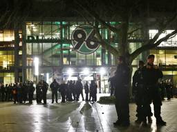 Ontruiming van het HDI stadion in Hannover. (Foto: ANP)