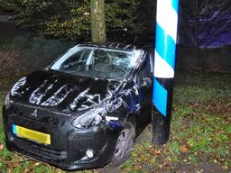 Vrouw en kind gewond nadat auto over de kop slaat (foto: FPMB/Marvin Doreleijers).