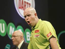 Michael van Gerwen was veel te sterk voor Thornton. Foto: Steve Welsh/PDC).