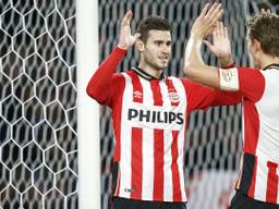 Pereiro en De Jong vieren doelpunt (foto: VI Images)