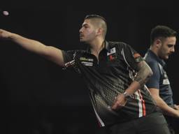 Jelle Klaasen overklase Joe Cullen. (Foto: Lawrence Lustig/PDC).