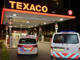 Gewapende overval op de Texaco op de Ringbaan Zuid in Tilburg. (Foto: Jules Vorselaars/JVMedia)