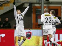 Mats Seuntjens viert zijn doelpunt tegen Volendam (Foto: VI-Images)