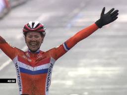 Thalita de Jong uit Ossendrecht is wereldkampioen veldrijden in Heusden-Zolder