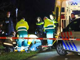 De vrouw werd zwaargewond gevonden op de Bakelsedijk in Helmond. (Foto: Harrie Grijseels/SQ Vision)