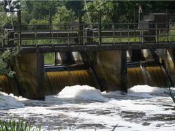 Bij deze stuw in de Dommel moet straks een waterkrachtcentrale komen. Foto: Dommelstroom