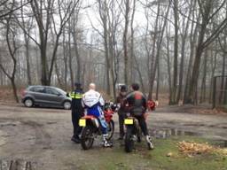 Wildcrossers worden beboet (archieffoto: Handhavingsteam Buitengebied).
