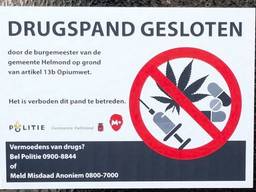 De bekende sticker op een gesloten drugspand (foto: archief) 