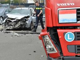 Frontale botsing op de Baarschot in Breda. (foto: Perry Roovers/ SQ Vision)