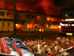 Bezoekers lieten schoenen achter (foto: Jeroen Stuve/Stuve Fotografie).