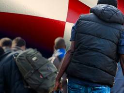 Verslaggever Karlijn Houterman over geld dat vluchtelingen krijgen in gemeentes