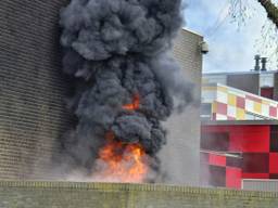 De vlammen kwamen metershoog. (Foto: Jeroen Stuve).