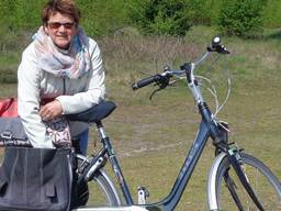 Maria Spee-Swinkels vertrok bijna drie weken geleden op deze fiets. (Foto: familie)