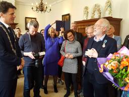 Een lintje voor Jan Marijnissen (foto: Mirjam Weening / gemeente Breda)