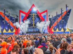 Regenachtige vrijmarkt tijdens Koningsdag Eindhoven