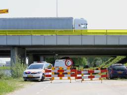 Fataal ongeval op de Poeldonkweg Den Bosch: vrachtwagenwiel valt op auto