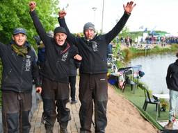Karperteam uit Vinkel verbreekt record duurvissen; 'Het is topsport'
