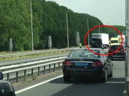 Ongeluk op de A27 (foto: @RT2205 / Twitter)