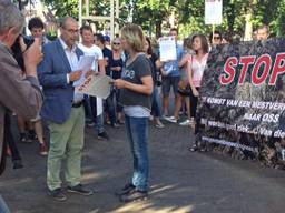 Inwoners van Oss protesteren tegen de komst van een mestfabriek (foto: Stop Mestfabriek Oss/Facebook)