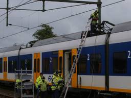 Reparatiewerkzaamheden aan de bovenleiding bij Heeze (foto: Hans van Hamerveld).