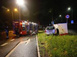 Het slachtoffer zat bekneld in de auto. (Foto: Martien van Dam)