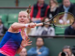 Kiki Bertens in actie tijdens Roland Garros