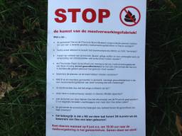 De flyer die Gruntjes aan het verspreiden is (foto: Ronald Gruntjes)