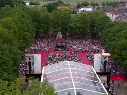 Een volgepakte Parade in Den Bosch voor de opera La Bohème