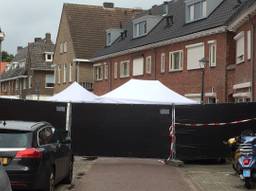 De Wilgenstraat in Den Bosch werd met schermen afgezet. (Archieffoto: Hans van Hamersveld)