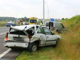 De auto raakte zwaar beschadigd. (Foto: Erik Haverhals/FPMB)
