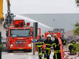 Brand bij Huiskes Metaal in Tilburg: zelfs in Zaltbommel overlast