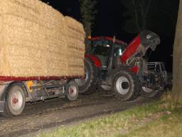 De trekker blokkeert de weg (foto: Marco van den Broek / SQvision)