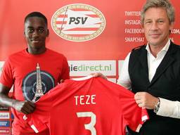 Jordan Teze tekent voor drie jaar bij PSV. 