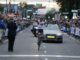 Stef Clement over de finish (foto: Marcel van Dorst / SQ Vision)