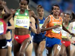Sifan Hassan in actie op de 1500 meter finale op de Olympische Spelen van Rio (foto: ANP)