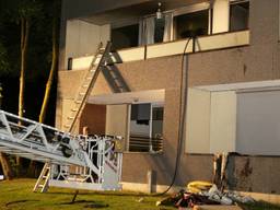 Het appartement brandde helemaal uit. (Foto: Bart Meesters/Meesters Multi Media)