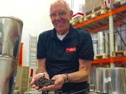Gerrit werkt al 65 jaar bij Bredase koffiebranderij: "Ik ga niet met pensioen!"