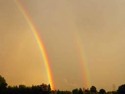 Dubbele regenboog in Oirschot. Foto: Peter van der Schoot