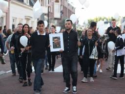 Stille tocht met ballonnen  in Raamsdonksfeer (foto: Jeroen Stuve / Stuve Fotografie)