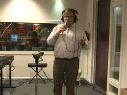 Benno van Vugt in de studio van Omroep Brabant