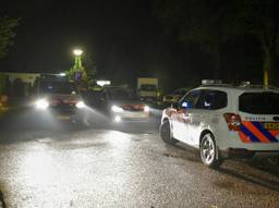 De politie kwam met tien auto's om de rust te herstellen. (Foto: Toby de Kort/De Kort Media)