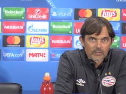 Phillip Cocu op de afsluitende persconferentie. 