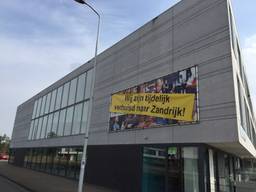 Het gebouw was tijdelijk gesloten (foto: Rene van Hoof).