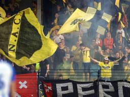 Fans van NAC moeten verplicht per bus naar Amsterdam (foto: VI Images)