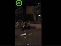 Het tweetal vliegt elkaar in de haren. Bron: Dumpert.nl