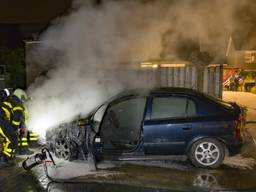 De auto die op 11 oktober in vlammen opging. (foto: SQ Vision)