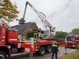 Brand woonboerderij Dongen geblust. (foto: Martijn van Bijnen/FPMB)