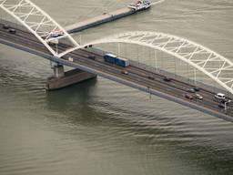 Veel onduidelijkheid bij vrachtwagenchauffeurs over omrijden Merwedebrug