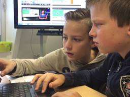 Kinderen in Rijen doen mee aan wereldrecord programmeren