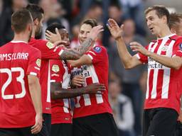 PSV juicht na een goal van Gastón Pereiro. (Foto: VI Images)